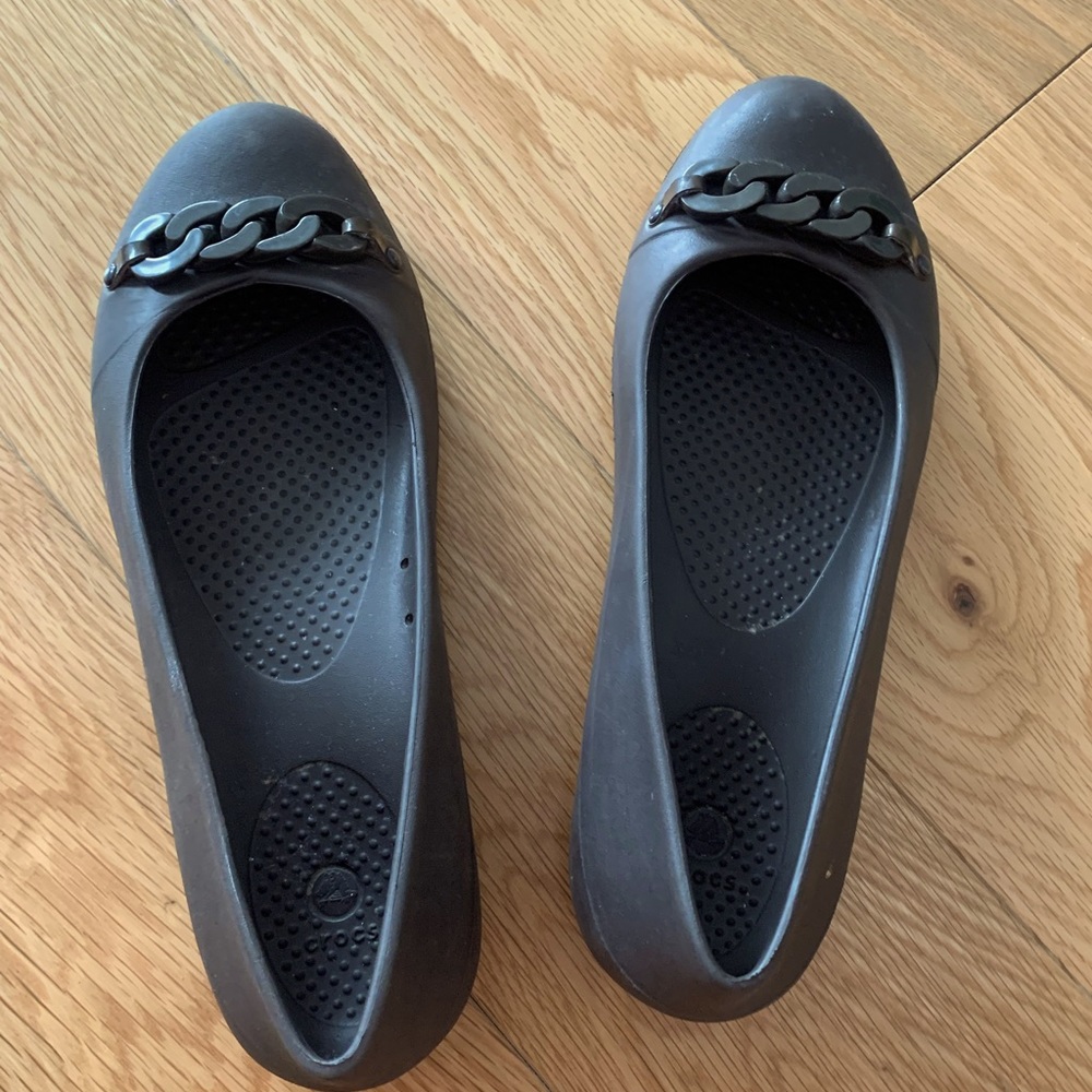 Brown crocs